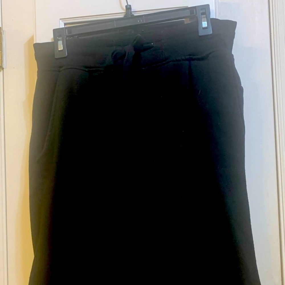 “True Rock” Men’s Black Shorts. Size: Medium.